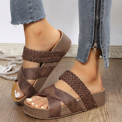 👡 Női, keresztfonású pántos, ék alakú szandál